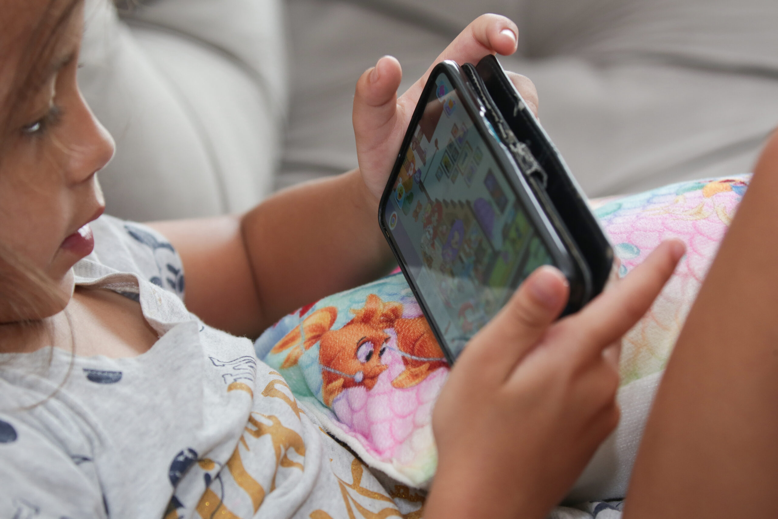 Miopia em Crianças: Como o Tempo em Tela Afeta a Visão Infantil